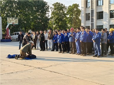 筑牢安全防線----湖南秋立制藥設(shè)備有限公司消防實戰(zhàn)演練